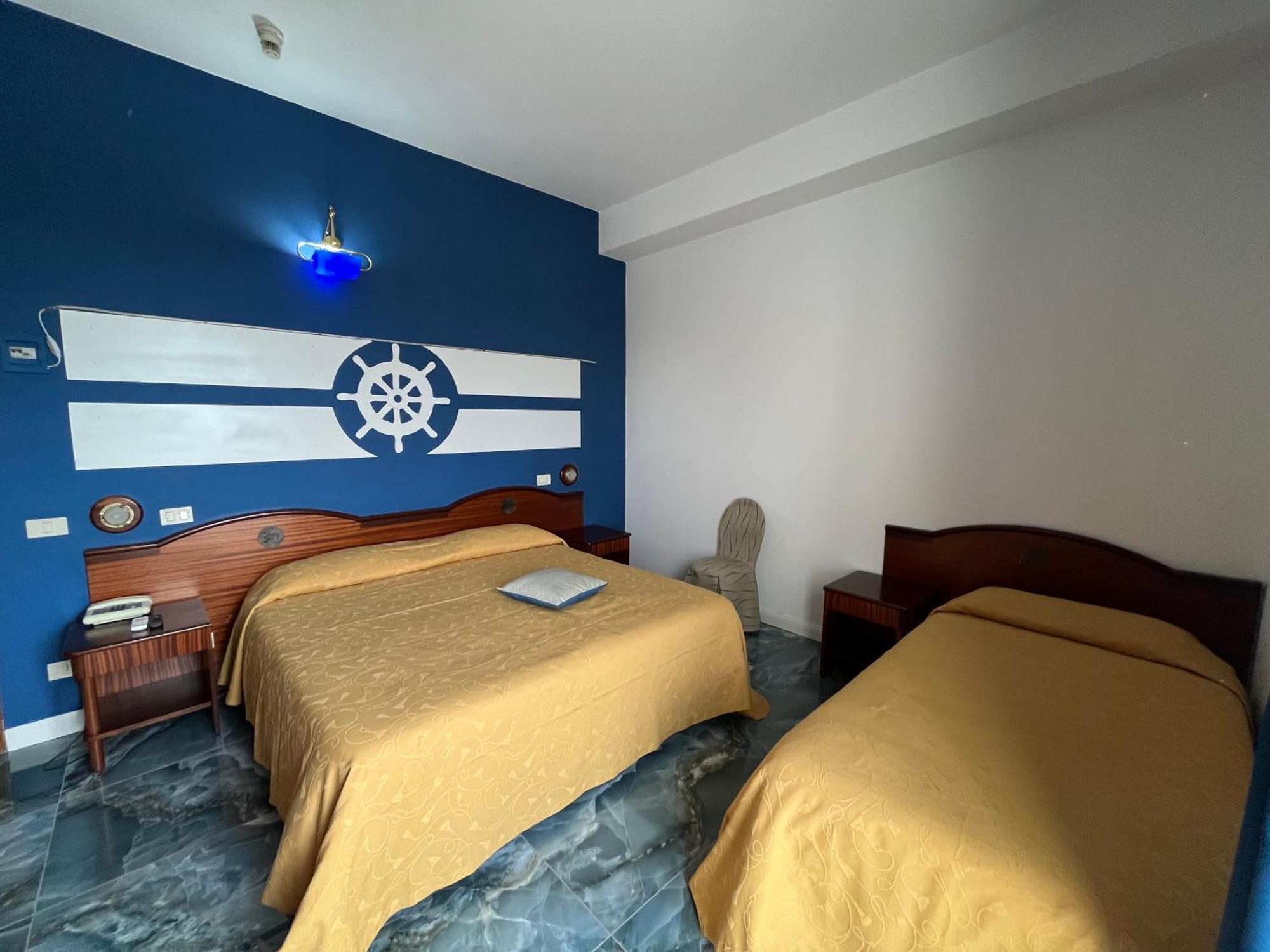 Hotel La Carruba Четраро Екстериор снимка