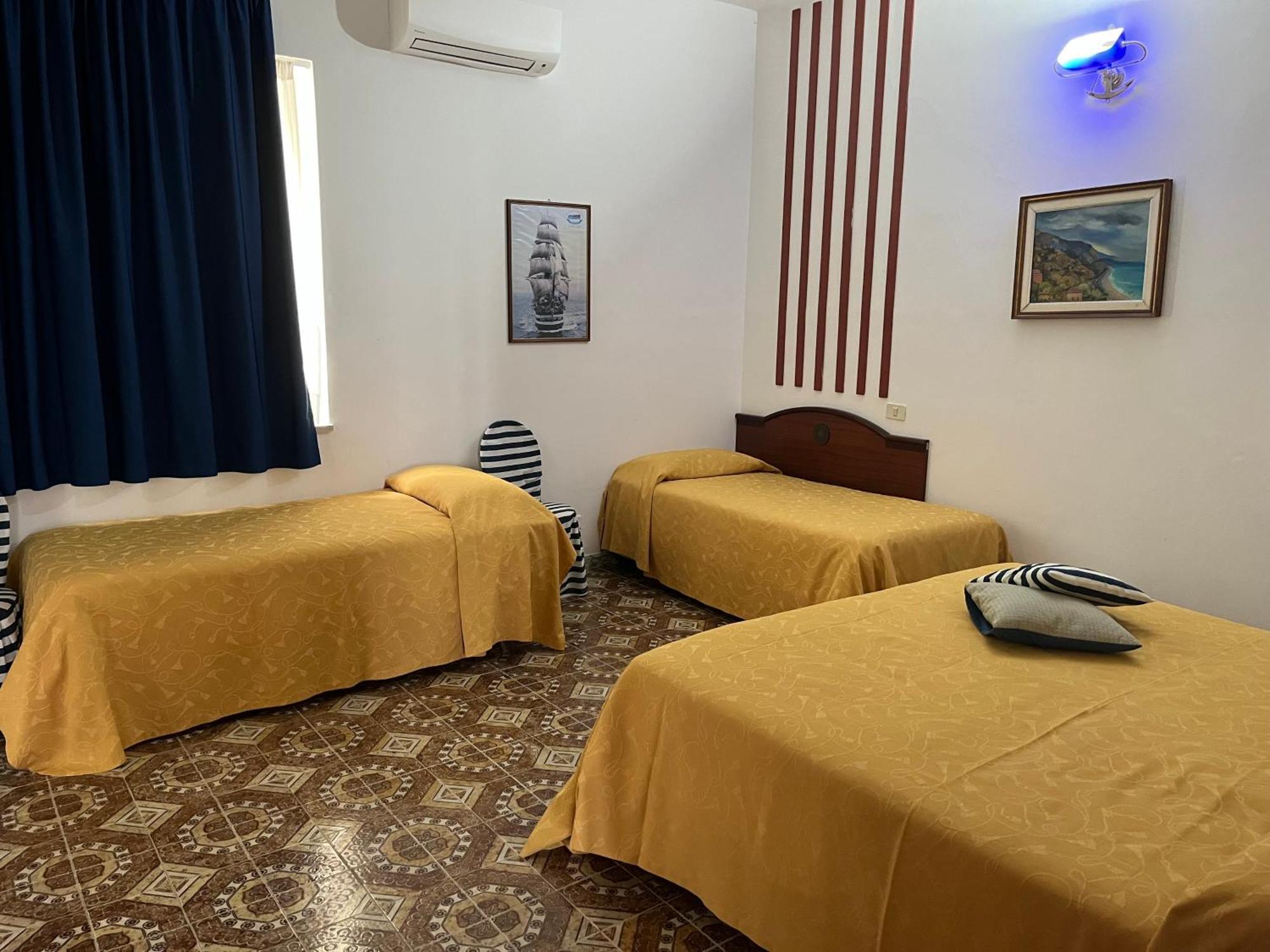 Hotel La Carruba Четраро Екстериор снимка